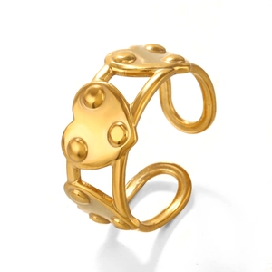Bague ajustable dorée en acier inoxydable avec motif de cœur en relief poli