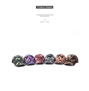 Détail de casquettes queue de cheval en coton vieilli avec six couleurs de camouflage