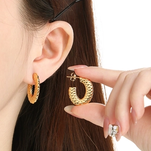 Fashionable golden C-shaped stainless steel hoop earrings with textured fish scale pattern