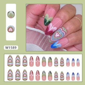 Cat eye press-on nails with heart patterns and glitter finish, 24 pieces set