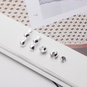 Nahaufnahme von S925 Silber Kaschierperlen für DIY Schmuckherstellung und Armbänder