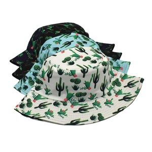 Chapeaux bobs pliables avec imprimés cactus en noir, bleu clair et blanc pour le soleil