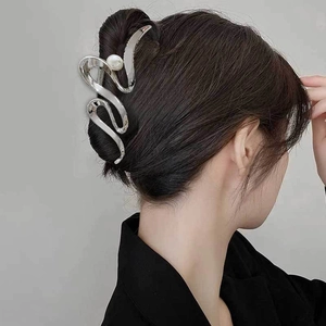 Elegant Wave Metal Hair Claw Clip With Faux Artificial Pearl Large Alloy Shark Hairpin Strong Hold For Thick Hair Women Styling