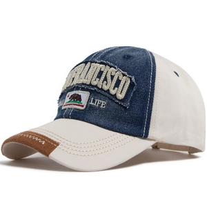Cappellino baseball vintage bicolore con ricamo Francisco e patch orso California