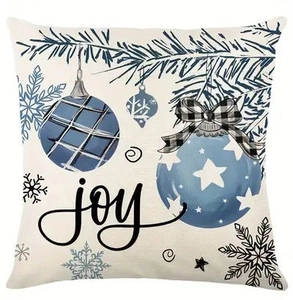 Détail d'une taie d'oreiller de Noël en lin avec ornements bleus et lettrage Joy