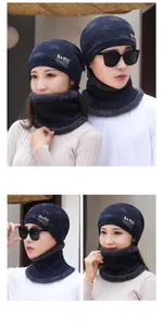 Detalle del gorro de punto y braga de cuello de invierno con forro polar térmico
