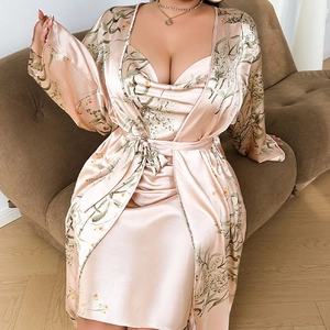 Ensemble pyjama en satin rose champagne avec nuisette et robe de chambre kimono