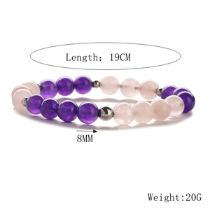 Détail du bracelet en perles d'améthyste et quartz rose de 8mm avec une longueur de 19cm
