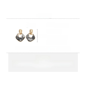 Detailed specs of acrylic marble trapezoid earrings with 925 silver needle and dimensions