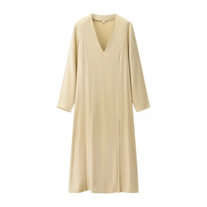 Elegantes hellgelbes Satin-Maxikleid mit V-Ausschnitt, langen Ärmeln und Beinschlitz
