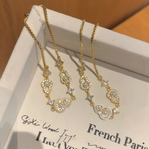 Boucles d'oreilles Hulu en or 18k avec perles et zircons cubiques de style oriental chic