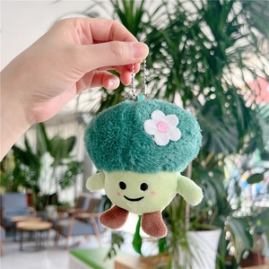 Ciondolo in peluche di broccoli con catena in metallo e dettaglio floreale