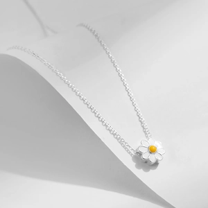 Minimalist S925 silver daisy pendant necklace with white enamel petals and yellow core