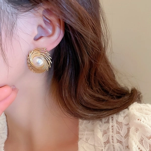 Elegant gold spiral pearl stud earrings for women with vintage metallic texture and pearls