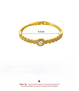 Detail view of a gold-plated heart-patterned bangle showing its 6.3cm diameter measurement