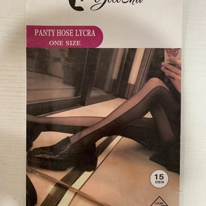 Sheer 15 DEN black pantyhose with vertical side seam and Lycra elastic fit