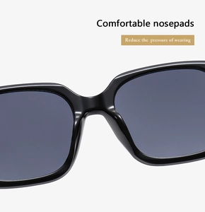 Détail macro des plaquettes de nez intégrées confortables de ces lunettes de soleil noires