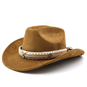 Chapeau de cowboy western classique en daim marron avec tête de taureau et rivets étoiles