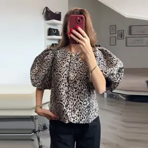 Women leopard print puff sleeve t-shirt with a retro crew neck and casual short sleeves
