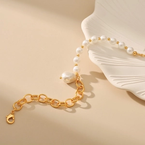 Baroque pearl and O-chain bracelet with 18K gold plating and toggle clasp closure
