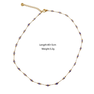 Detail der lila facettierten Perlenkette mit 14K vergoldeter verstellbarer 40+5cm Kette
