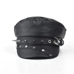 Schwarze Schirmmütze aus PU-Leder im Punk-Stil mit silbernen Nieten und Metallspitzen