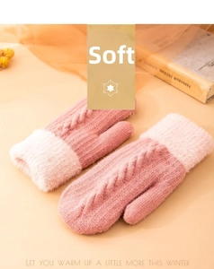 Dettagli di guanti a manopola rosa in maglia con polsini in peluche e fodera calda
