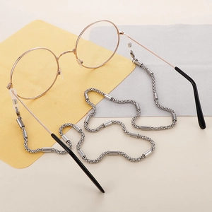 Catenella per occhiali a perline in acciaio argento con ganci in silicone trasparente
