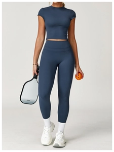 Navy blue cropped sports tee and high-waist leggings set for yoga and fitness training