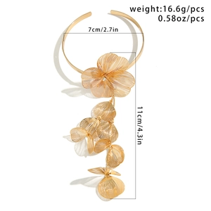 Detailed view of golden ginkgo choker with dimensions showing 16.6g weight and size info