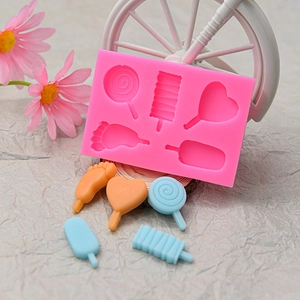 Detaillierte rosa Silikonform mit Herz-, Eis- und Fußabdruckformen für DIY-Bastelarbeiten