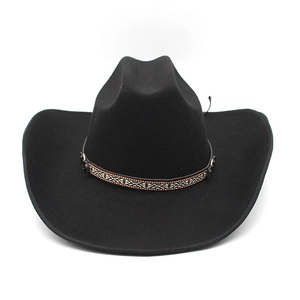 Chapeau de cowboy classique en feutre noir avec ruban tissé ethnique et bord large courbé