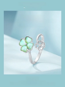 Detail of 925 sterling silver four leaf clover ring showing the 925 hallmark stamp