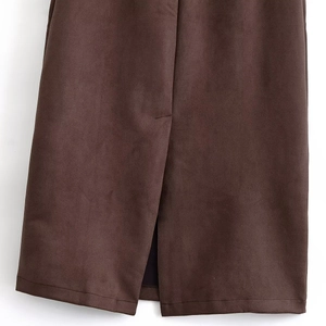 Vue détaillée de la jupe trapèze à taille haute avec fente latérale design vintage