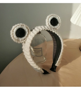 Detail of cream knit frog headband showing soft texture and anti-slip teeth lining