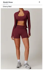 Dreiteiliges Yoga-Set in Kirschrot mit nahtloser Reißverschlussjacke, Weste und Shorts