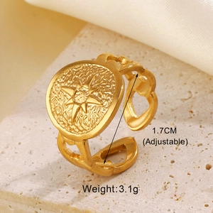 Detail of gold geometric ring with star engraving and hollow chain band design