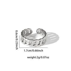 Detail view of adjustable silver chain ring with dimensions 0.6cm width and 2g weight