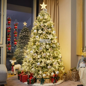 Sapin de Noël enneigé avec décorations dorées et lumières LED blanc chaud
