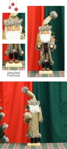 Détail d'un casse-noisette avec manteau en tricot marron, col en fourrure et socle