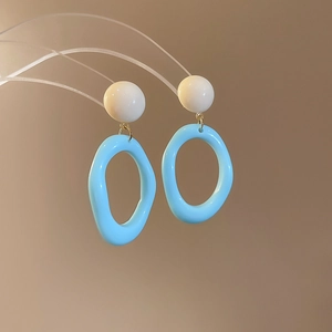 Détails de boucles d'oreilles papillon vert menthe avec finition en résine lisse