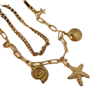 Collier doré avec pendentifs étoile de mer et coquillage et grosses mailles de chaîne