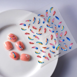 Stickers ongles 5D aux motifs de plumes en dégradé vibrant sur une manucure rose