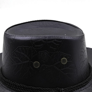 Detailansicht eines schwarzen Westernhutes aus Leder mit Ahornblatt-Prägung und Flechtseil