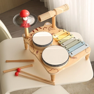 Set di strumenti musicali in legno a forma di gatto con xilofono e tamburi per bambini