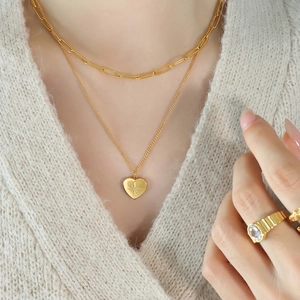 Collana a doppio strato in acciaio inossidabile placcato oro 18k con ciondolo cuore