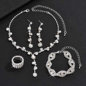 Parure de bijoux de mariée avec collier boucles d'oreilles bracelet et bague en strass argent