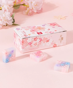 Détail des gommes fleurs de cerisier deli avec 32 pièces à motifs floraux en coffret