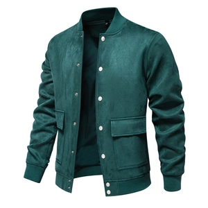 Vue détaillée du blouson aviateur en daim vert foncé avec col montant et boutons-pression