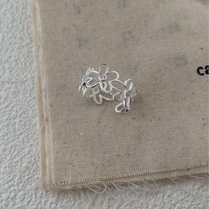 Close-up of S925 sterling silver hollow flower ring with cubic zirconia stones